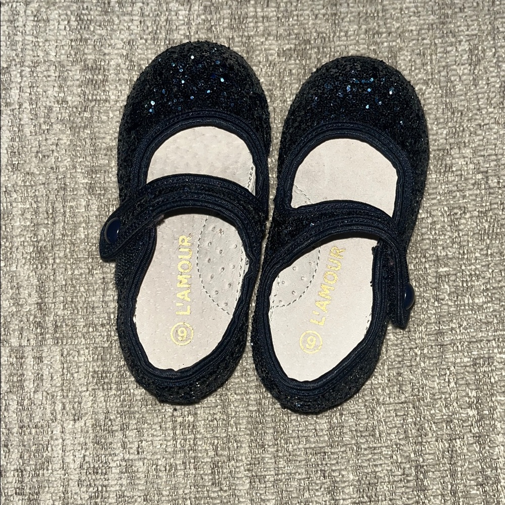 L’Amour Girl’s Sparkly Glitter Velcro Shoes-Size 6-Great Condition